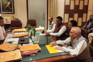 बरेली: हाउस टैक्स के बिलों में गड़बड़ियों से लोगों का पारा हुआ हाई, नगर निगम में प्रदर्शन