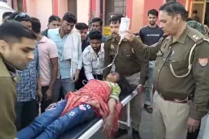 कासगंज: ऑटो को बचाने की कोशिश में पलटी ट्रैक्टर ट्रॉली, 35 श्रद्धालु घायल