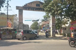 Bareilly: सड़क चौड़ी करने का काम शुरू, तोड़ा जाएगा दीनदयाल स्मृति द्वार