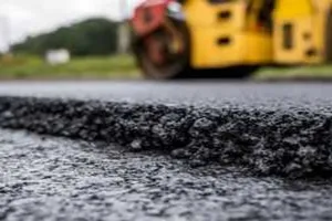 बरेली: इतनी घटिया सड़क बनाई...निर्माण करने वाली फर्मों पर ढाई लाख जुर्माना