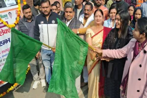 कासगंज : शहर में घर घर से कूढा उठाने के लिए नगर पालिका के 20 छोटे बडे़ वाहन तैयार