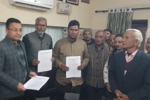 भूमि पर मालिकाना हक की मांग, एसडीएम को दिया ज्ञापन