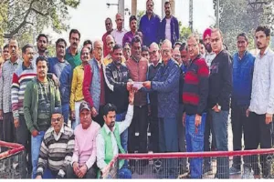 Bareilly: छावनी क्षेत्र में अधिक किराये के प्रस्ताव के किया विरोध प्रदर्शन, लोगों ने की ये मांग