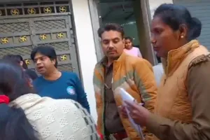 शाहजहांपुर: कुत्ते को पीटकर मार डालने पर हंगामा, पुलिस ने कराया शांत