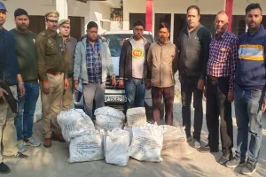 मुरादाबाद: एसटीएफ टीम ने लग्जरी कार से पकड़ा एक करोड़ का गांजा