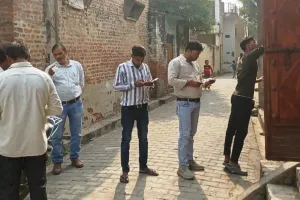 कासगंज: घर में डली थी कटिया, मॉर्निंग रेड में बिजली विभाग ने पकड़ी चोरी