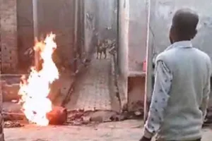 कासगंज: घर में बन रही थी चाय, तभी अचानक सिलेंडर में लग गई आग, एक झुलसा