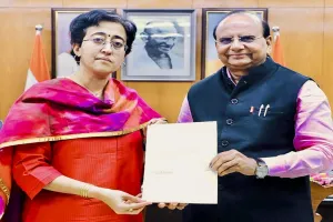  Delhi: दिल्ली की मुख्यमंत्री आतिशी ने उपराज्यपाल को सौंपा अपना इस्तीफा 