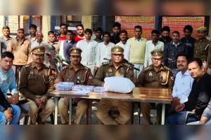 कासगंज: मकान में चल रहा था जुआ घर, पुलिस ने छापा मारकर 19 जुआरी पकड़े