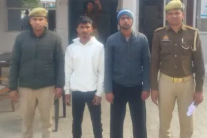 संभल: पुलिस पर फायरिंग व वाहनों में आग लगाने के आरोपी दो युवक गिरफ्तार