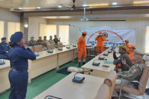 कासगंज: NDRF ने पुलिस वालों को दिए आपदा से निपटने के टिप्स, बताया सीपीआर का तरीका