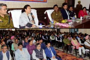 लखीमपुर खीरी: 136 केंद्रों पर 98208 परीक्षार्थी देगें बोर्ड परीक्षा, डीएम ने की समीक्षा