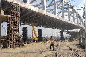 लखीमपुर खीरी: फरधान आरओबी...18 दिन और रात भी पड़े कम, 25 फरवरी तक बंद रहेगा आवागमन