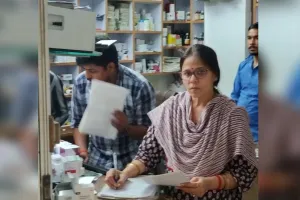 लखीमपुर खीरी: चंदरानी अस्पताल के मेडिकल स्टोर की दवा मिली अधोमानक