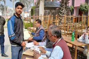 कासगंज: इम्तिहान की घड़ी...सोमवार से यूपी बोर्ड की परीक्षाएं, परीक्षार्थियों ने जाना सीटिंग प्लान