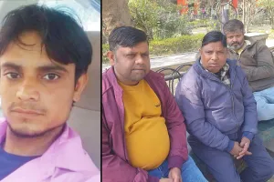 रामपुर: सड़क हादसे में बाइक सवार युवक की मौत के बाद परिवार मे मातम