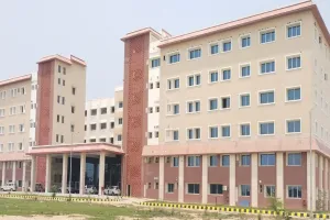 लखीमपुर खीरी: मेडिकल कॉलेज में साफ सफाई और भोजन की गुणवत्ता बेहतर रखने के निर्देश