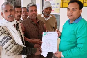 लखीमपुर खीरी: बजाज चीनी मिल से गन्ना भुगतान न मिलने पर किसानों में आक्रोश