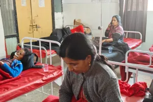 हमीरपुर में श्रद्धालुओं से भरी बस सड़क पर खडे़ ट्रक से टकराई: दो की मौत व 11 घायल...महाकुंभ में स्नान कर हिमाचल प्रदेश लाैट रहे थे...