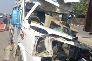 कानपुर के महाराजपुर में खड़े ट्रक में घुसी मिनी बस; छह घायल, प्रयागराज में Mahakumbh स्नान के लिए जा रहे थे...