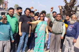 हल्द्वानीः रामपुर रोड के कट खोलो, बच्चे हो रहे परेशान 