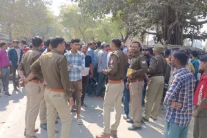 कानपुर में बस ने बच्चे को मारी टक्कर...मौत; गुस्साये ग्रामीणों ने किया हंगामा, मुंडन संस्कार में शामिल होने जा रहे थे