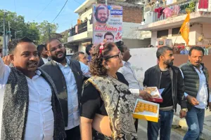 दिल्ली और मिल्कीपुर जीत पर भाजपाईयों ने मनाया जश्न: कानपुर में नेताओं ने बांटी मिठाई, आतिशबाजी कर बोले- यह सच्चाई की जीत...