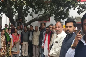 बहराइच: महाकुंभ भगदड़ में घायलों और मृतकों की सूची सार्वजनिक करे सरकार, कांग्रेस ने प्रदर्शन कर सौंपा ज्ञापन 