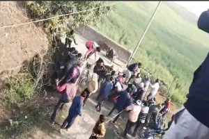 बहराइच में तेंदुए का आतंक: चार लोगों पर किया हमला, तीन रेफर, ग्रामीणों में हाहाकार, वीडियो में देखें कैसे किया अटैक