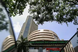 Stock Market: शेयर बाजार ने की फ्लैट शुरुआत, मामूली बढ़त के साथ खुले सेंसेक्स और निफ्टी