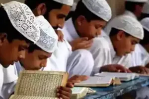 Azamgarh News: आजमगढ़ में 11 मदरसा संचालकों के खिलाफ केस दर्ज, जानें वजह 