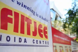 FIITJEE को बड़ा झटका, नोएडा पुलिस ने बैंक खातों में जमा करीब 11 करोड़ के लेन-देन को रोका