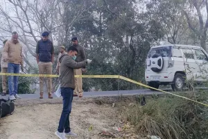 Sant Kabir Nagar Encounter: गोलियों की तड़तड़ाहट से टूटी ग्रामीणों की नींद, पुलिस एनकाउंटर में एक बदमाश को लगी गोली, दो गिरफ्तार