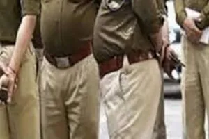 लखनऊ: सरकारी राइफल का टशन, बाघ की तलाश में जुटे वन दरोगा की Reel वायरल, जानें पूरा मामला 