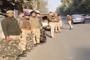 प्रेस कॉन्फ्रेंस से पहले अखिलेश यादव के आवास और सपा दफ्तर के बाहर बढ़ाई गई सुरक्षा, कई थानों की पुलिस तैनात, जानें मामला