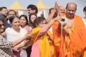  ओम बिरला ने संगम में लगाई डुबकी, कहा- भारत की आध्यात्मिक आस्था का प्रतीक है महाकुंभ 