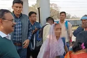 'नरेंद्र मोदी जी ने कहा है बिना टिकट ट्रेन यात्रा कीजिए', महाकुंभ जा रही महिलाओं ने डीआरएम से कहा...