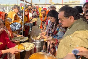 मंत्री एसपी सिंह बघेल ने संगम में किया पवित्र स्नान, कहा- महाकुंभ सेवा और समर्पण का अद्वितीय उदाहरण