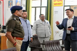 UP Board Exam 2025: बाराबंकी में यूपी बोर्ड परीक्षा की तैयारियां जोरों पर, 18 संवेदनशील केंद्रों पर रहेगी विशेष नजर