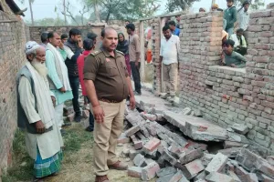 सुलतानपुर में बड़ा हादसा: निर्माणाधीन मकान की दीवार गिरने से एक बच्चे की दर्दनाक मौत, सात बच्चों समेत 10 घायल