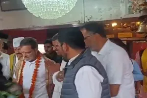राहुल गांधी पहुंचे रायबरेली, कार्यकर्ताओं ने किया स्वागत, हनुमान मंदिर में की पूजा, भाजपाइयों ने लगाया यह आरोप