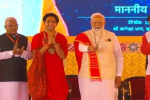  प्रधानमंत्री मोदी ने रखी बागेश्वर धाम कैंसर अस्पताल की आधारशिला, कहा- छुआछूत की बीमारी नहीं कैंसर, बस रहें इसके प्रति जागरूक