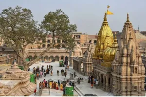 महाशिवरात्रि: काशी विश्वनाथ मंदिर में 25 से 27 फरवरी तक भारी भीड़ के चलते ‘वीआईपी दर्शन’ पर लगी रोक 