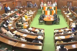 शराब नीति के कारण दिल्ली सरकार को 2,000 करोड़ रुपये का घाटा हुआ: कैग रिपोर्ट 