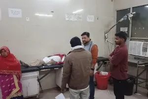 बहराइच: पुलिस के सामने ही पति ने  दांत से काटी पत्नी की  नाक, शिव बारात जुलूस से बच्चों को बुलाने गई थी महिला