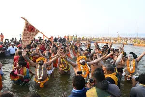महाकुंभ में बसंत पंचमी पर तीन अखाड़ों का 'अमृत स्नान' खत्म, जानिए अबतक कितने श्रद्धालुओं ने लगाई आस्था की डुबकी 