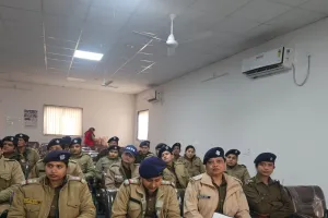 महिला पुलिस कर्मियों को दी उनके अधिकार की जानकारी