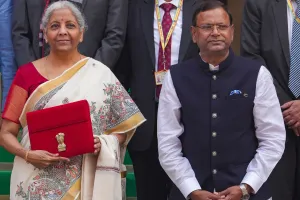 बजट में मध्यम वर्ग को बड़ी राहत, 12 लाख रुपये की सालाना आय पर अब नहीं लगेगा कोई Tax