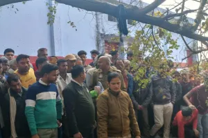 सीतापुर: पढ़ने निकली थी छात्रा, स्कूल के बाहर मिली लाश...जांच में जुटी पुलिस 