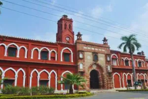 AMU में बीफ बिरयानी परोसने संबंधी नोटिस पर विवाद, विश्वविद्यालय प्रशासन ने ‘टाइपिंग त्रुटि’ बताया